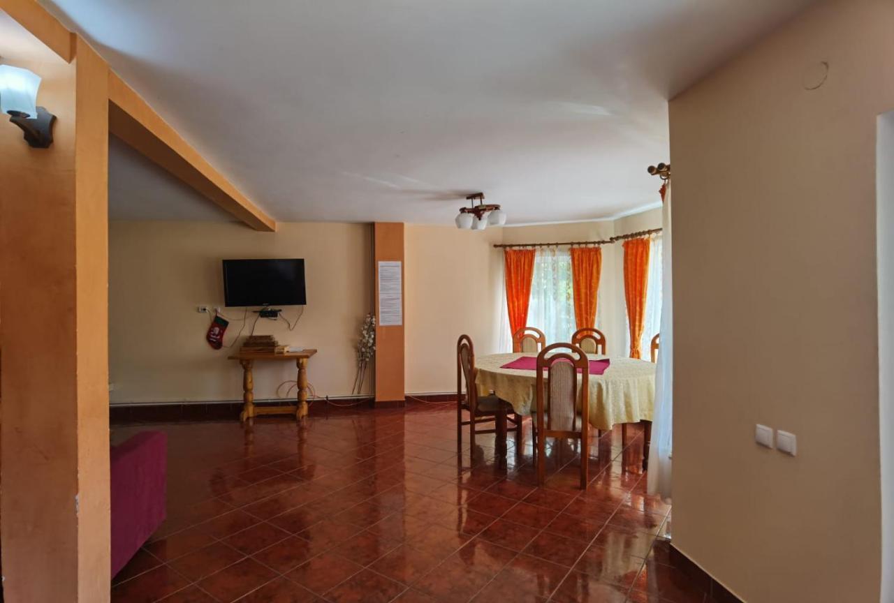 Casa Dobrin Hotel Arefu Exterior photo